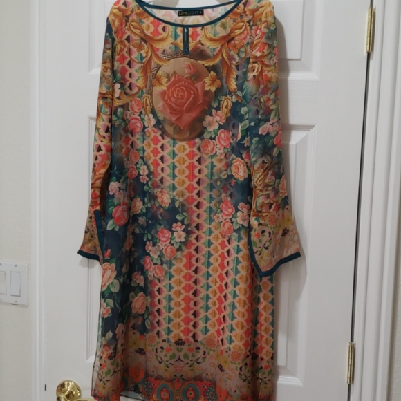 Salwar Kameez Dresses & Skirts - Beautiful silk top/kurti.